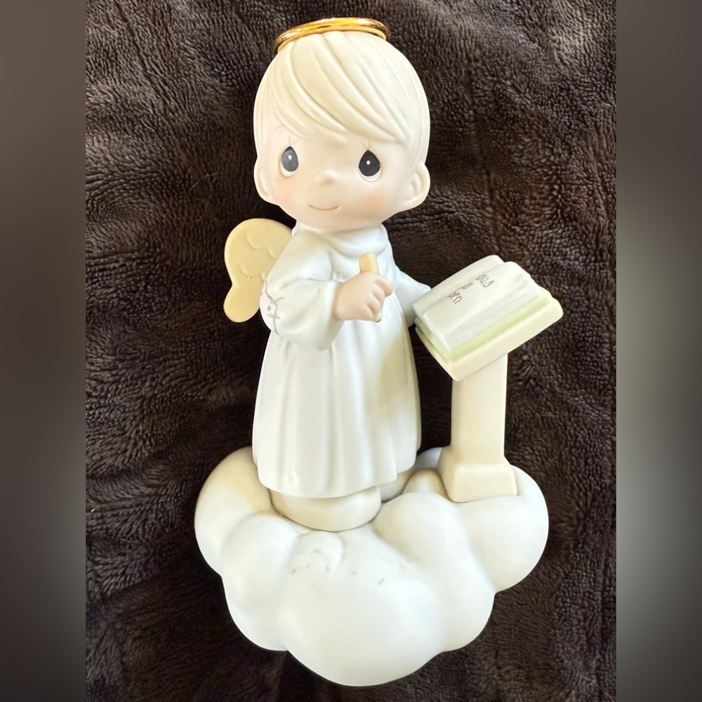 🎀3/$25🎀. Precious Moments Angel Figurine Jesus is Born